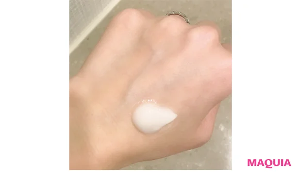 ぷるんとしたジェルテクスチャー。水っぽすぎず、スキンケアの締めにも十分。