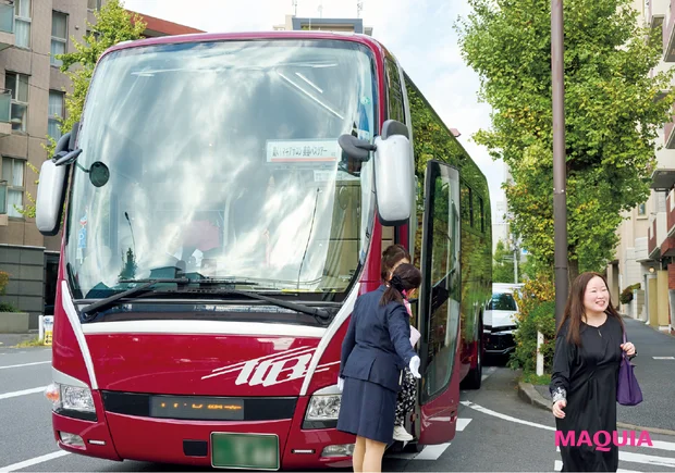 マキアサロン美容バスツアー2025 大型観光バスで出発