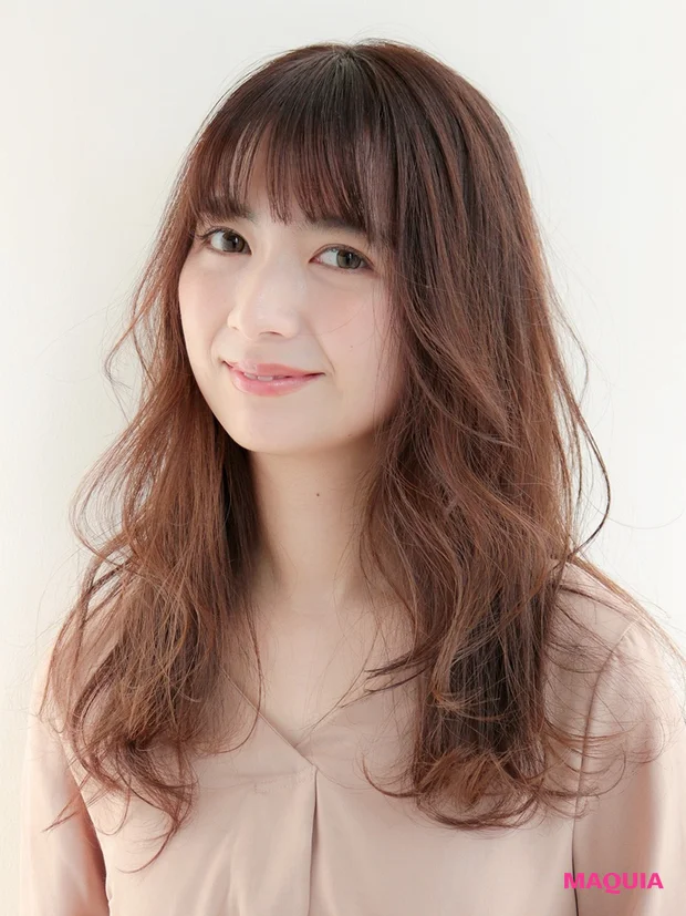 上品な華やかさが春っぽい！ リバース×外ハネのふんわり巻き髪ロング