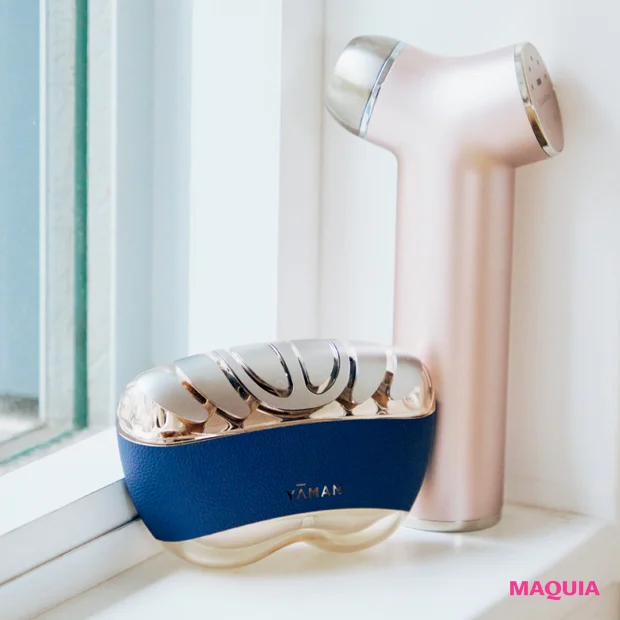 大沢あかねが選ぶバズり美容 ヤーマンの『リフトロジー SP』（左）と韓国ブランドの『クアッドセラ』（右）