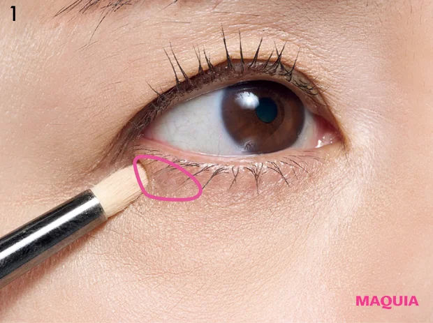 黒ぐま×たるみぐまタイプのくまカバー＆涙袋メイクのテクニック コンシーラーをのせる 目尻