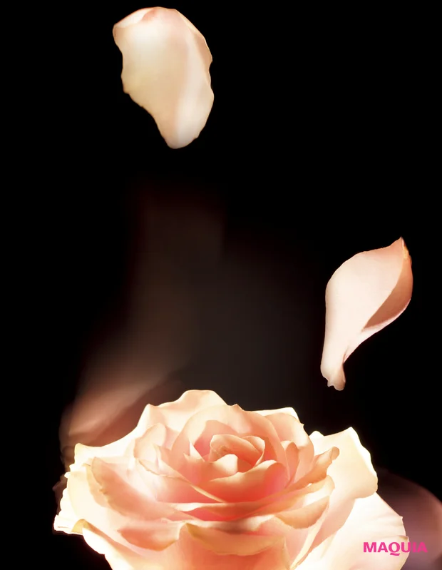 美肌のカギをダイレクトに肌へ！ ディオール プレステージの名品美容液で、美しさが花開く_4