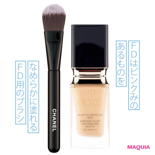 (右から)タンフリュイドエクラ マット オークル20 SPF20/PA+++ 35ml ¥13000/クレ・ド・ポー ボーテ、パンソー フォン ドゥ タン No100 ¥4500/シャネル