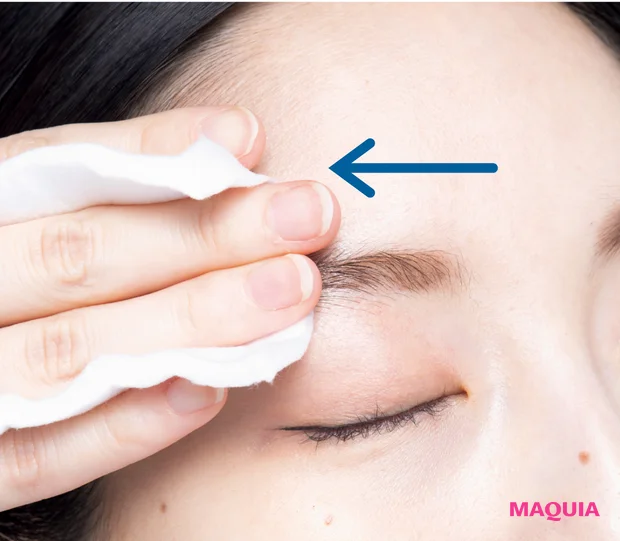 残るとニキビの原因になるアイブロウは、コットン&綿棒で徹底オフ! 夏コスメの正しい落とし方_3