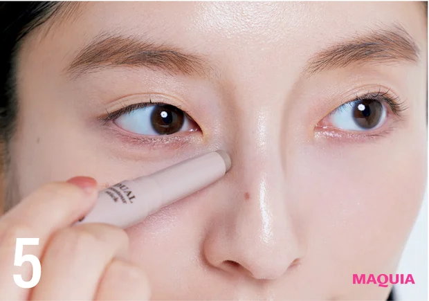 鈴木えみ ベースメイク AI肌 鼻筋に影を入れる