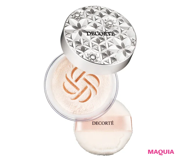 髙橋ひかるさんの大人な表情に注目！ 囲みアイのモードメイクで新境地を開拓【MAQUIAベストコスメ2024上半期】_5