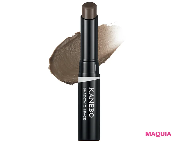 岡田知子さんが受賞コスメでミニマム&ラグジュアリーメイク【MAQUIAベストコスメ2023下半期】_3