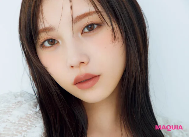与田祐希さんがまとう最旬リップの正解。「ツヤぷる」と「ソフトマット」、今季の2大トレンドをチェック_5