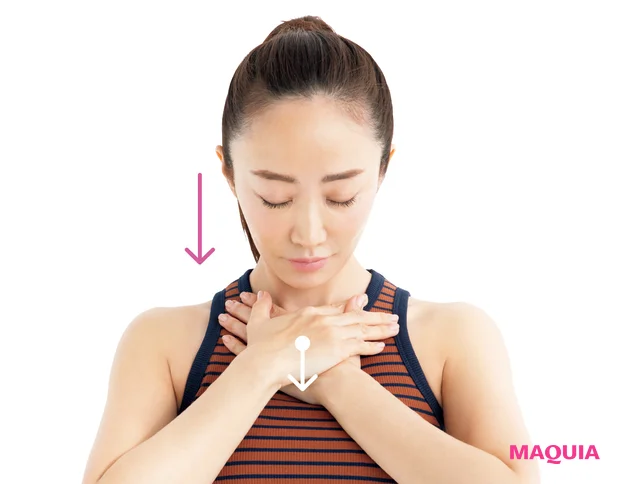 垢抜けたいなら「首」と「肩」をケア! 長い首を取り戻すストレッチを神崎恵さんが実践_3