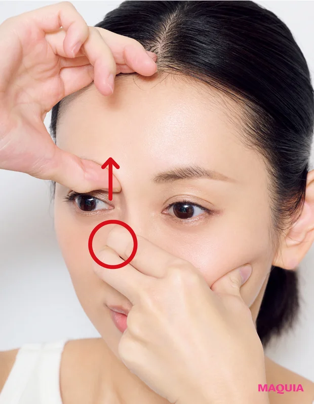 鼻すじの引き締めには、頬に流れた皮膚を鼻に集めるマッサージを。小鼻横もほぐしてシュッとしたラインに_2