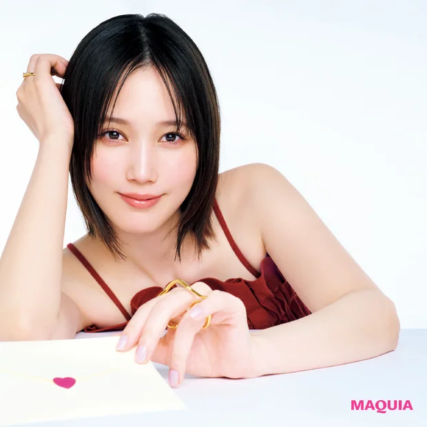 本田 翼さん、“リアル好き♡”が詰まった推しコスメ。キングダムの革命的マスカラ、M･A･Cの粘膜カラーリップほか