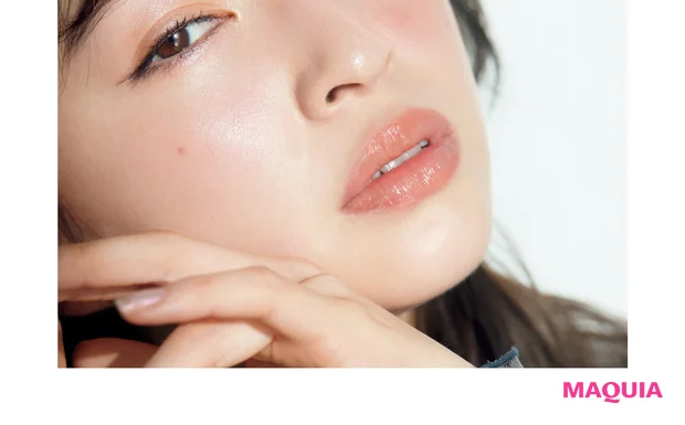 【活かし方02】チークのシルエットは丸く。唇にはツヤもたっぷりプラス