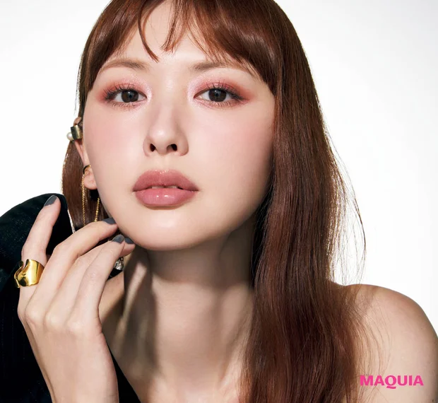 鈴木えみ 2026年春気になるトレンドコスメでメイク 重ピンクEYE×透けツヤLIPで華やかモードに