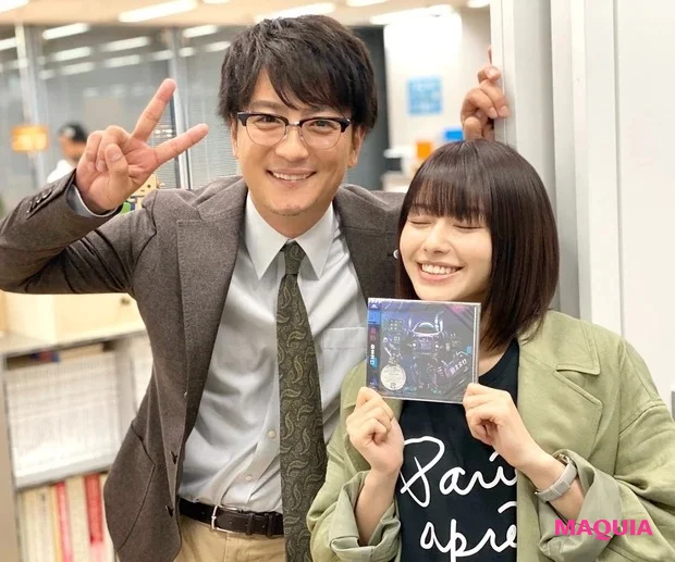 派遣会社の上司・近耕作役を演じる上地雄輔さんと。（ドラマ撮影休止期間となる以前に撮影した写真です。）