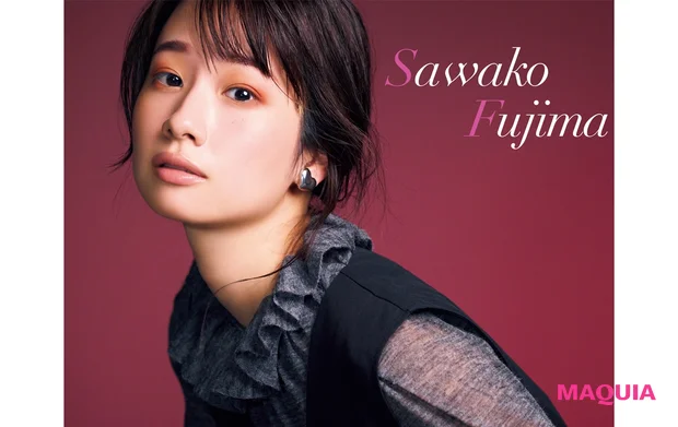 アイメイクは締めない分、シャドウの質感でメリハリを