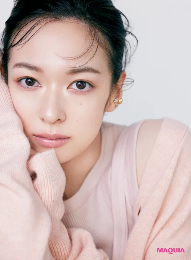 マキアベストコスメ2025下半期 フェイスパウダー部門 1位 シャネル プードゥル ユニヴェルセル リーブル オン-ザ-ゴー 20 森絵梨佳