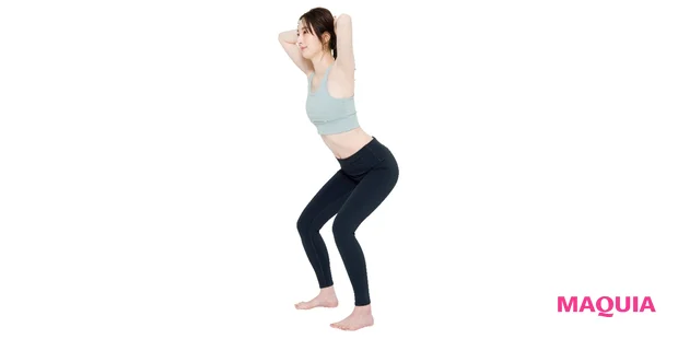 息を吐きながら4秒かけて膝を曲げ、腰を落とす。吸いながら4秒かけて膝を伸ばす。10回。