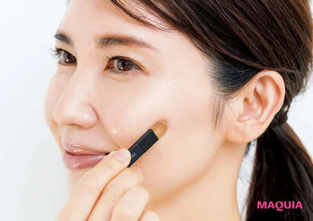 友利 新流ベースメイクを本人が実演! テカリを抑える下地から仕上げの“リフ粉”まで完全公開_8