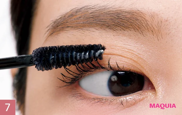 佐々木れな アイドルまつ毛 作り方 トップコートを先端に塗る