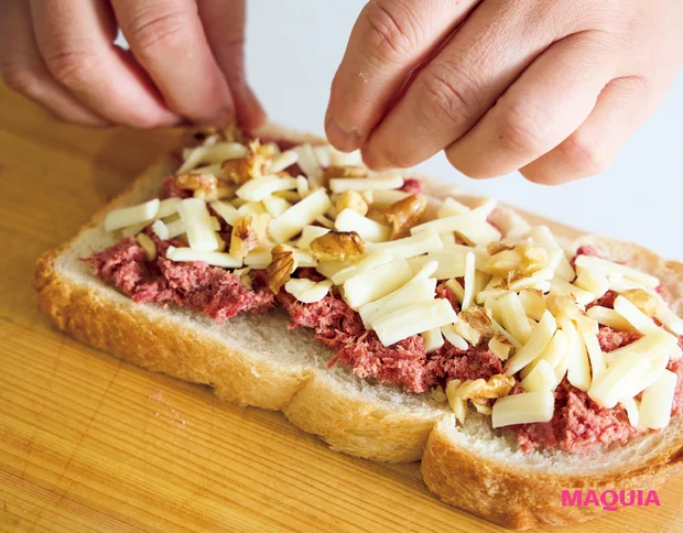 マキア 夏バテ 食べ物 レシピ 薬膳 コンビーフのせチーズトースト 2