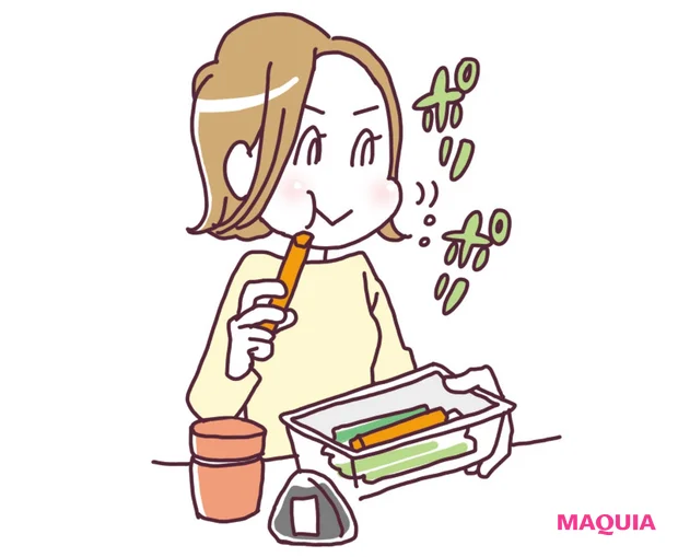 カット野菜やゆで卵を携帯して、食事にプラス