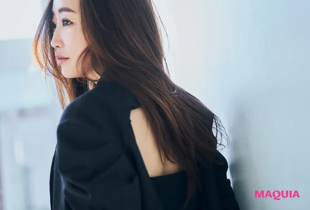 神崎 恵さん「毎日ハンサムモード」。女っぽさをあえて引き算するヘア&メイクのバランス術_4