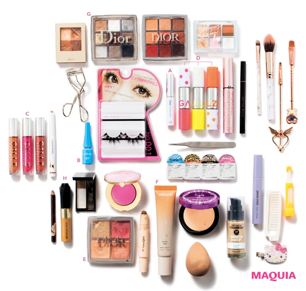 芸人・エルフ 荒川さんのポーチの中身。24時間ギャルでいるために、コスメもフル武装で_3