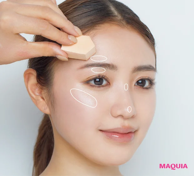 ヘア&メイク 福岡玲衣さんおすすめの2026年春ベースメイク ハイライトはスポンジでオン