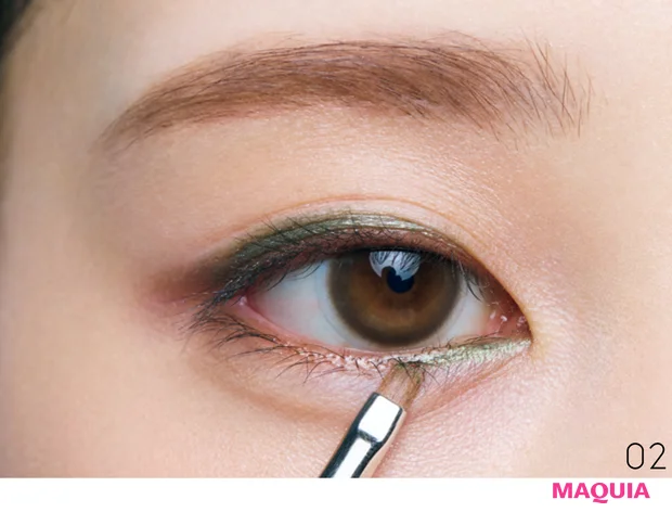 単色アイシャドウ 与田祐希　元乃木坂46 林由香里 スパイスカーキ エレガンス プレジール アイズ 17 下まぶた