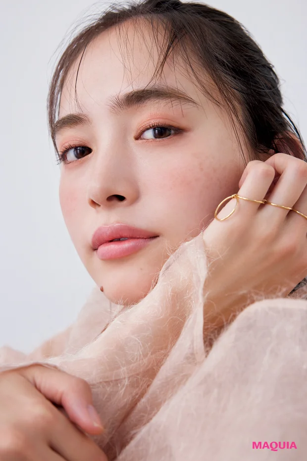 井桁弘恵さん×春のPINKメイク。コーラルピンクでアンニュイな可愛さを堪能_2