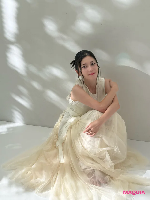 声優 Lynn 体育座り