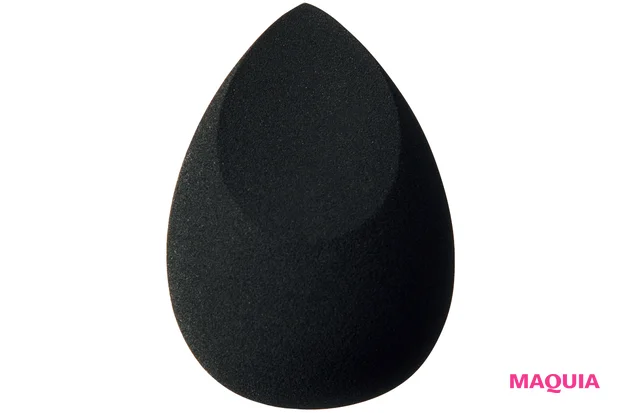 チャコットの“究極スポンジ”、M·A·Cの名品ブラシも。河嶋 希さんが惚れ込むメイクツール5選_4