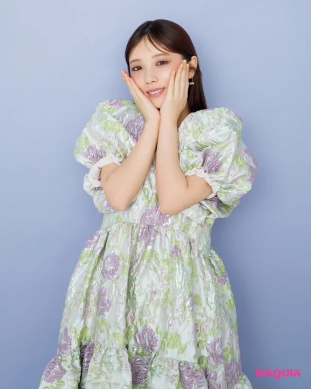 与田祐希さん、今気になるメイクは「透け感リップとパープルアイ」。リピ買いコスメもご紹介!