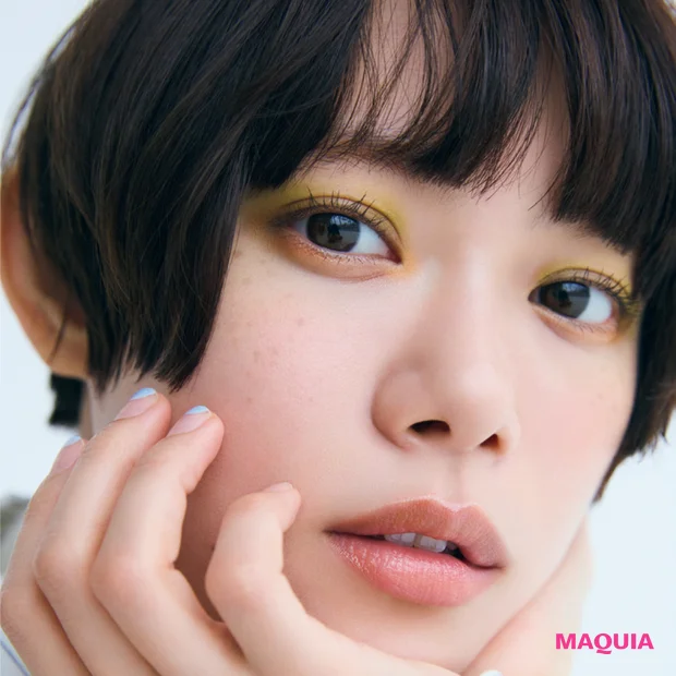 杉咲 花さんの魅力に迫るインタビュー。ライムグリーンメイクのHOWTOも