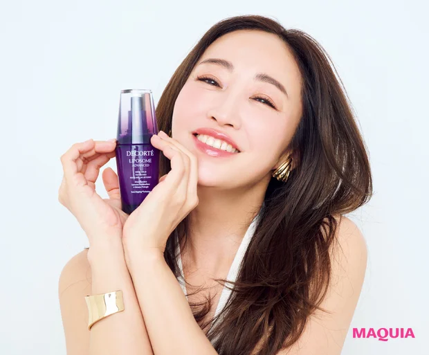 神崎 恵さんの愛用コスメがMAQUIA8月号付録に! 日焼け止め・導入美容液・美容液・香水の名品にフォーカス【通常版特別付録「THE神BOX」】_7