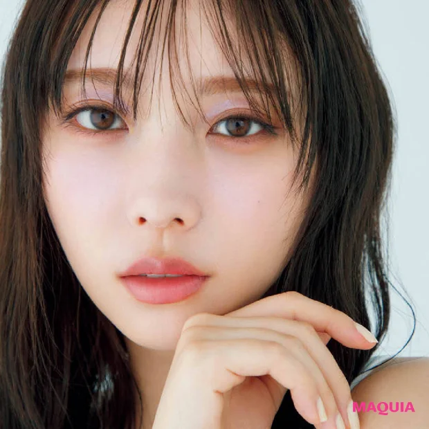 “ほどよく甘く、ひんやり美人“な与田祐希さん。旬の“アイシーカラー”でつくる透明感メイク術