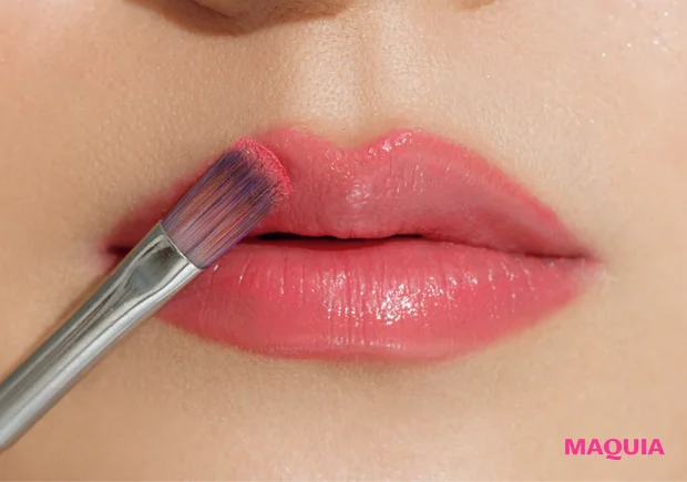 夏リップは“ちょっと派手”くらいが気分! 注目アーティスト・NAYAさんのイチ推しに、みちょぱが挑戦_4_1