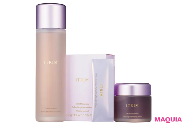 ITRIM (右から) シオンコウ メルティング クレンジングバーム、 同 リフレッシング パウダーウォッシュ、 同 ブレーシング エッセンシャルローション