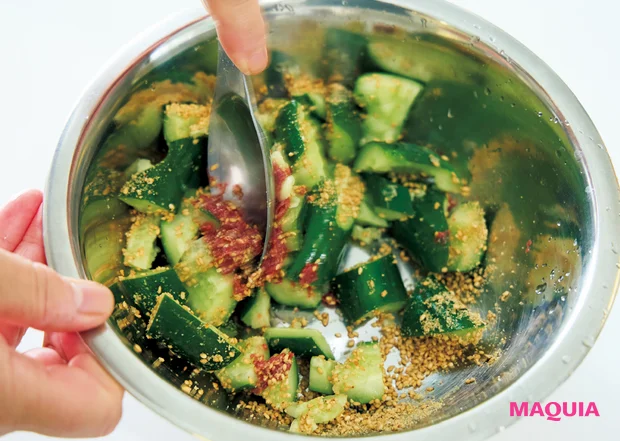 マキア 夏バテ 食べ物 薬膳 レシピ 梅たたききゅうり 3