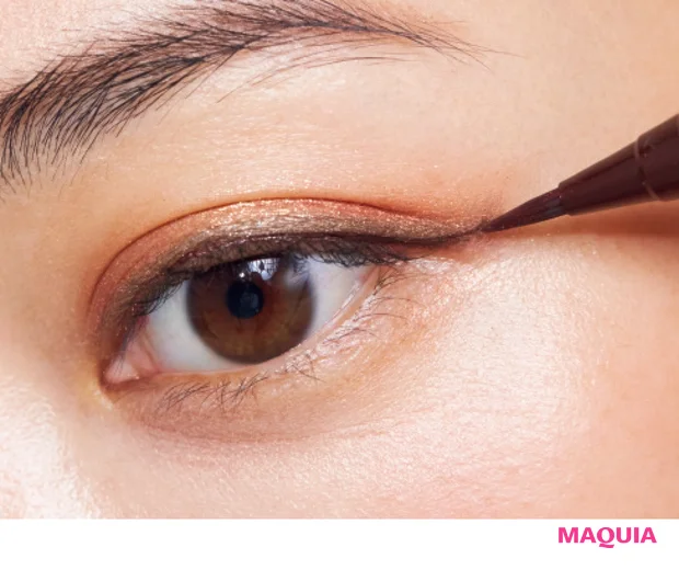 シャドウ＆リキッドのWラインで立体感と奥行きを