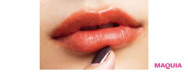 「リップは下唇に3点置きして、指でぼかすのがマスト。自然にふわっと色づきます」