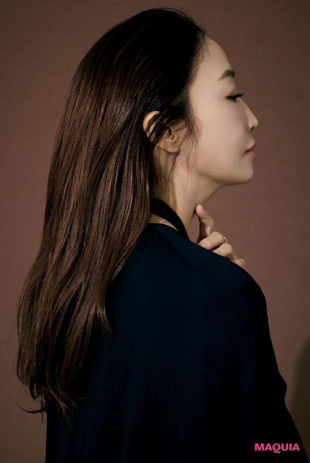 神崎恵 ヘアスタイル オールバック＆ウェット質感