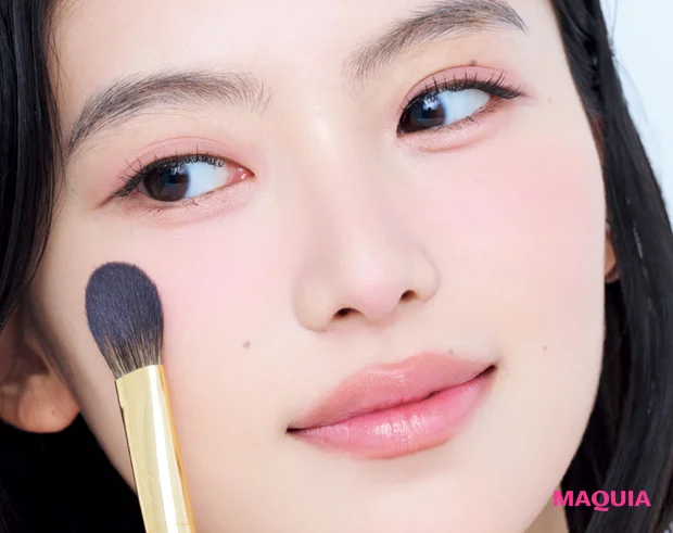 多幸感メイク いむたん チークメイク ディオールスキン ルージュ ブラッシュ 212 頬の中心にはラメチークをオン