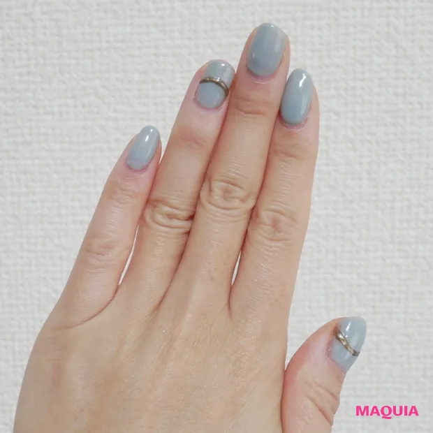 ネイル ブルー ゴールドラインの初夏ネイル メタリックジェルを使って簡単セルフネイルを楽しみましょう Happy Plus ハピプラ