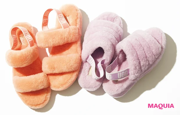 (右)パープルファーサンダル¥16000、(左)ピンクファーサンダル¥15000/デッカーズジャパン(アグ®)