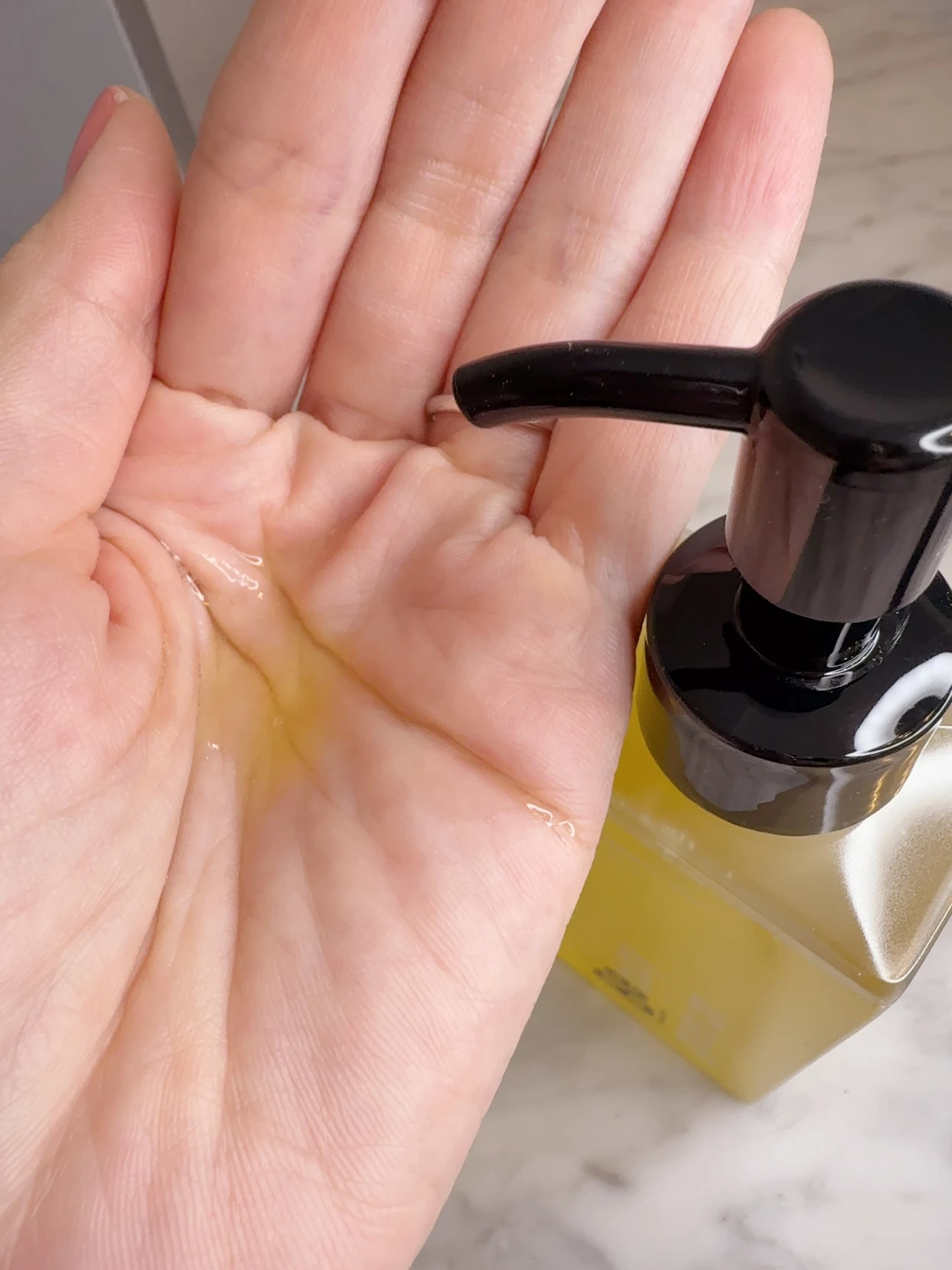 Be（ビー）クレンジングオイル C　テクスチャー