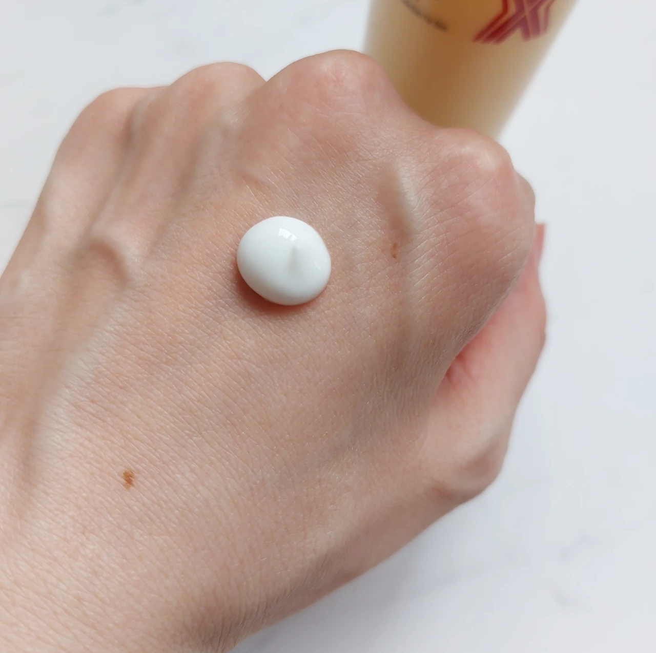 オバジX フレームリフトエマルジョン テクスチャー