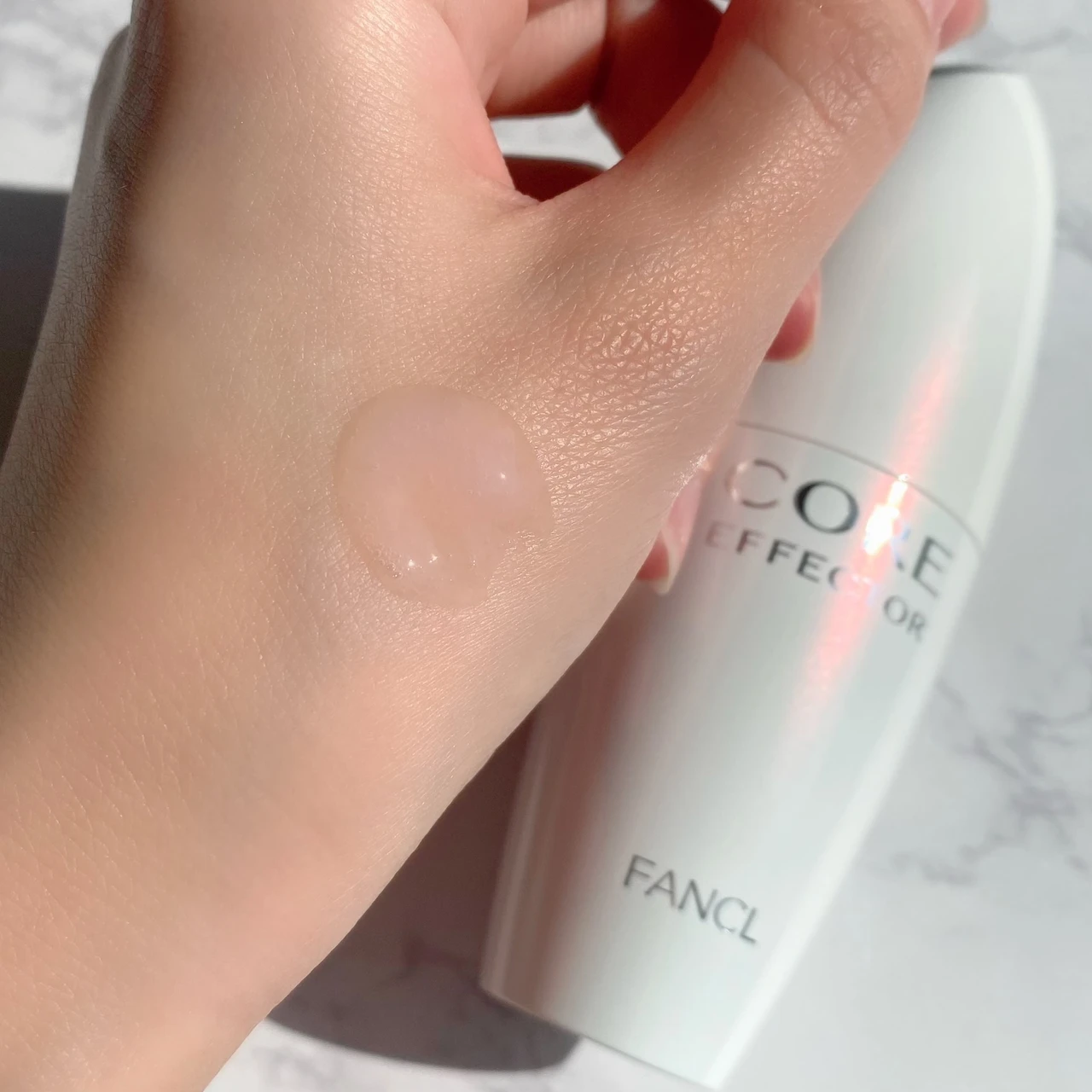 手 美容液 化粧品 スキンケア コスメ ボトル