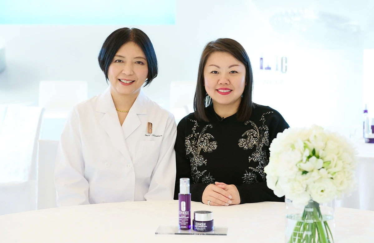 クリニークの最新の知見を生かした製品開発に携わるアイダ ウォンさんと、笠川由美さん