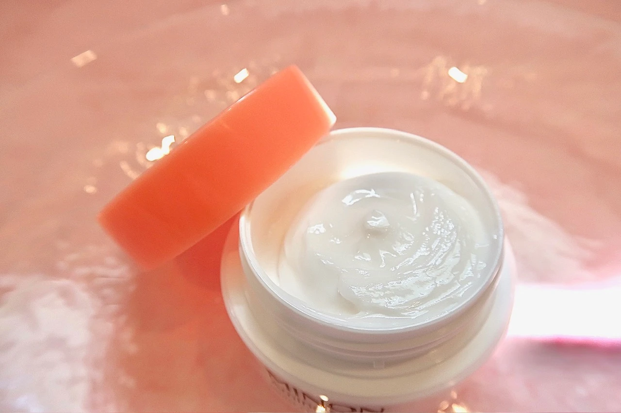 【乾燥しがちな敏感肌の方におすすめ！しっとり、うるおいが続くクリーム】ミノン アミノモイストモイストチャージ クリーム_2_1